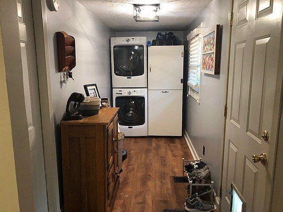 5th image of 215 Mockingbird Ln