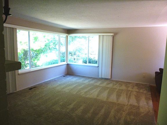 4th image of 1147 N 180th St