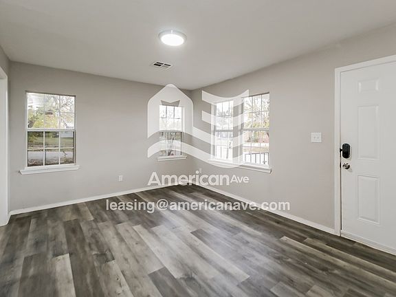 1581119_004_wm_-_living_room_13348814.jpg
