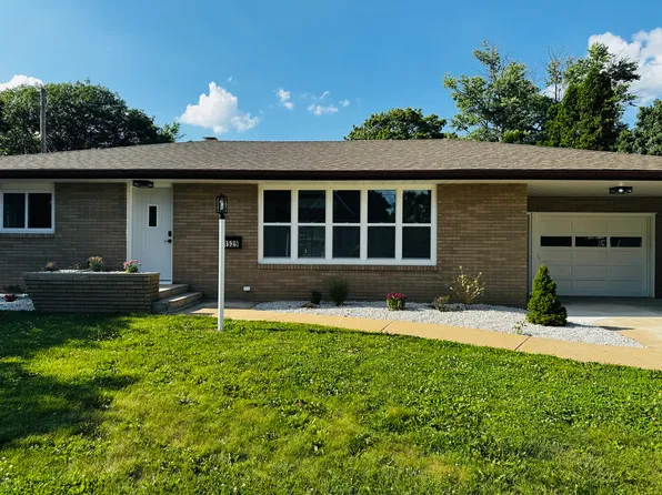 1529 9th St, Peru, IL 61354