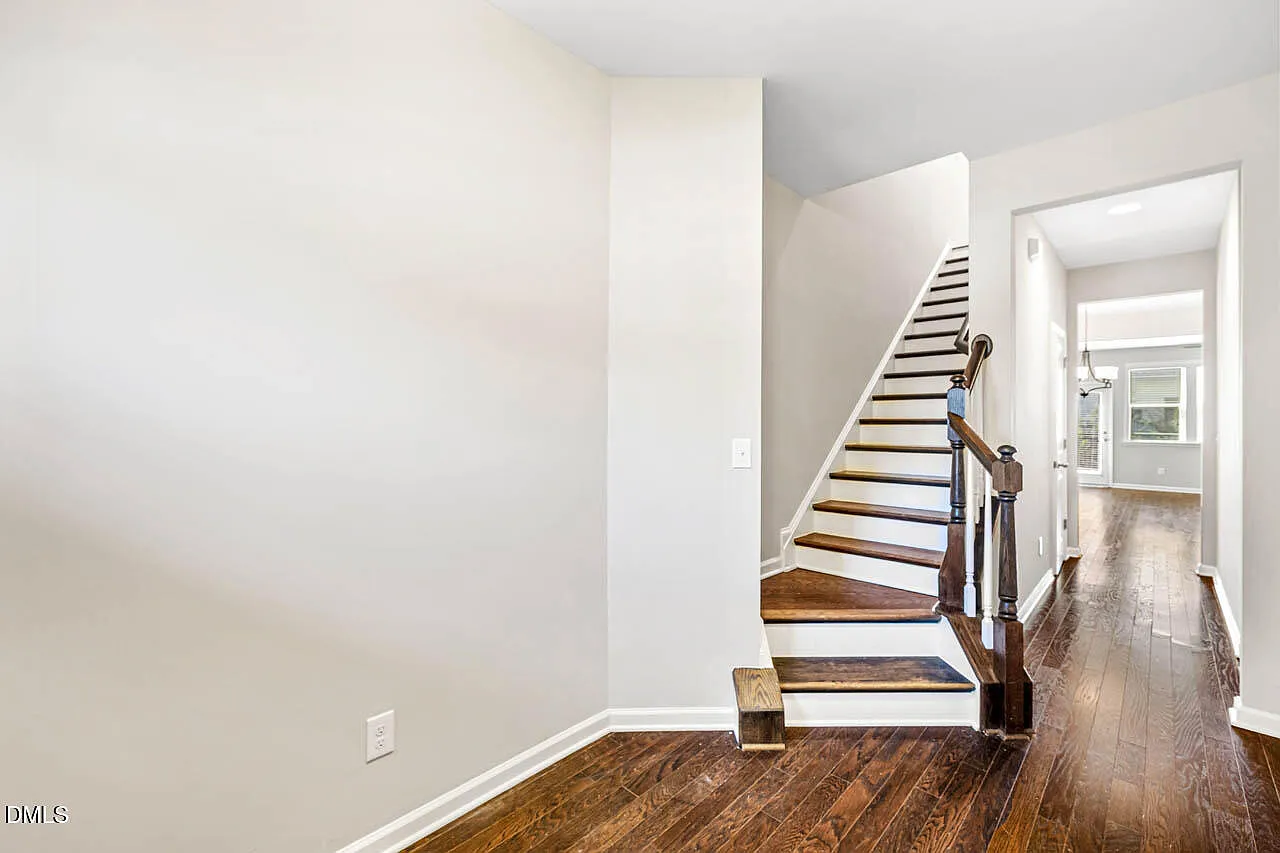 3 bed, 2.5 bath, 1716 sqft, $2,500 — Photo 4