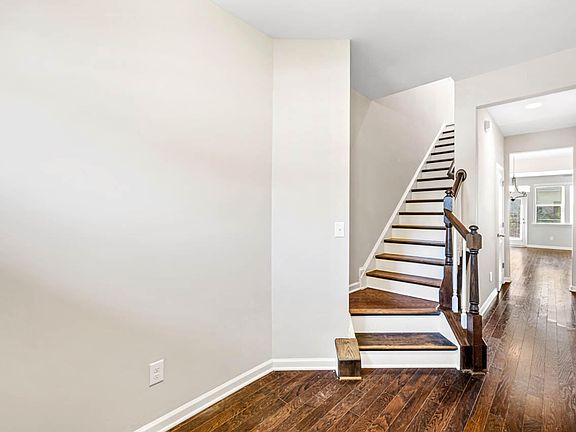 4th image of 506 Aronia Dr
