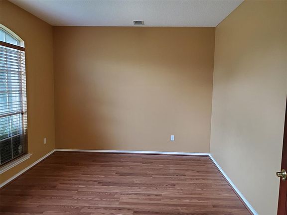 3rd image of 447 Saint Andrews Dr