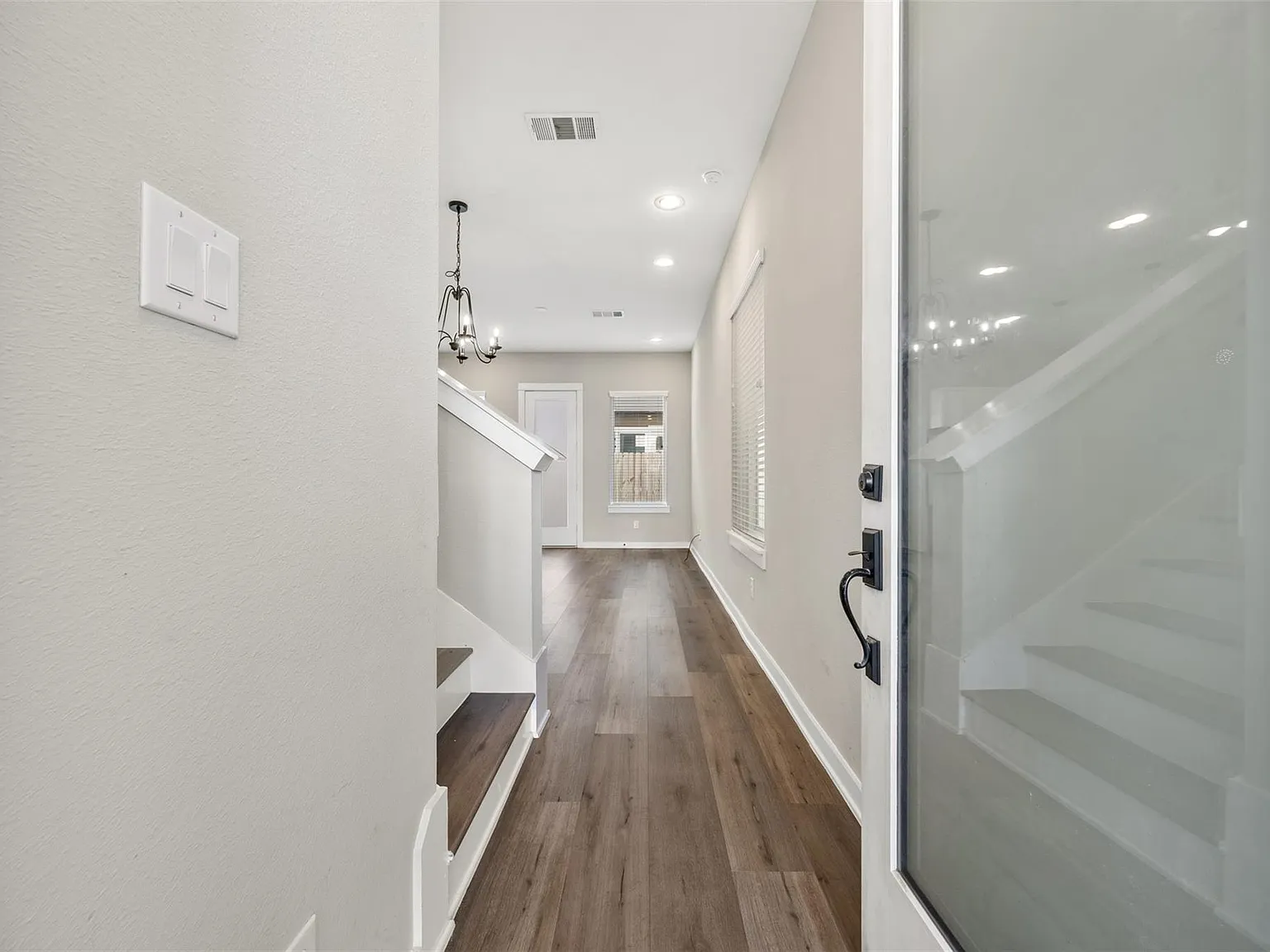 3 bed, 2.5 bath, 1436 sqft, $2,400 — Photo 2