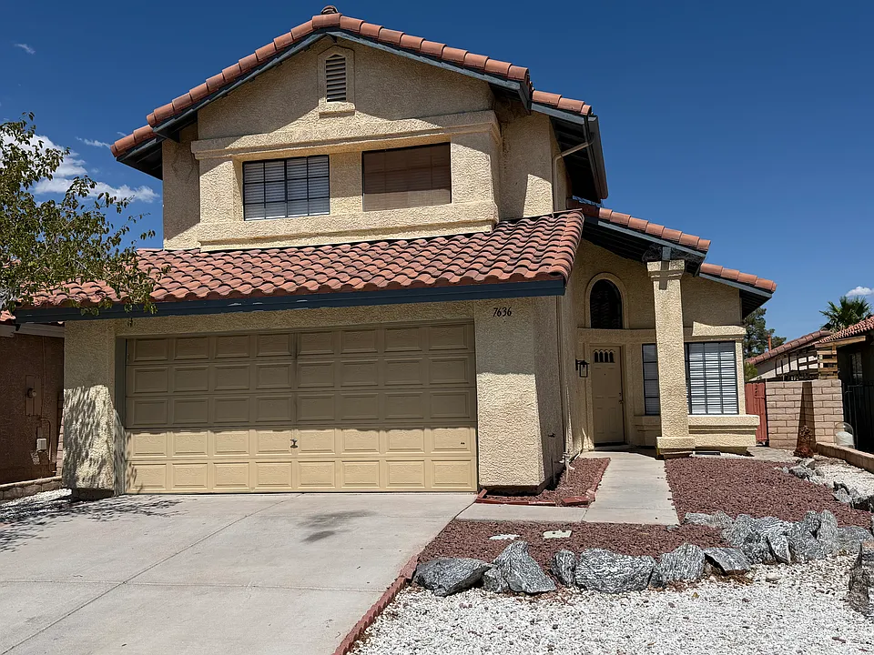 7636 Kalmalii Ave