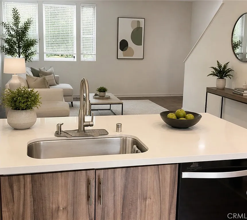3 bed, 1550 sqft, $3,995 — Photo 3