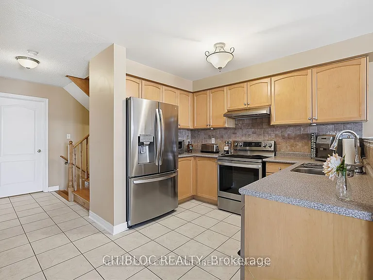 94 Sunridge St — Photo 4
