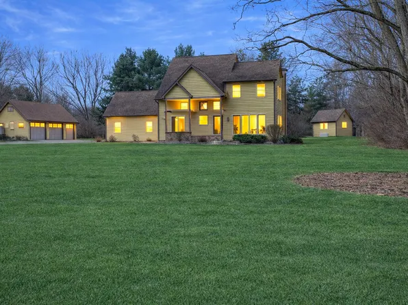 4845 Macwood Dr, Richmond, IL 60071