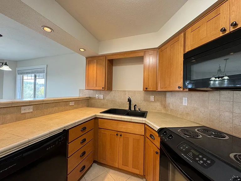 Westridge Apartments — Photo 70