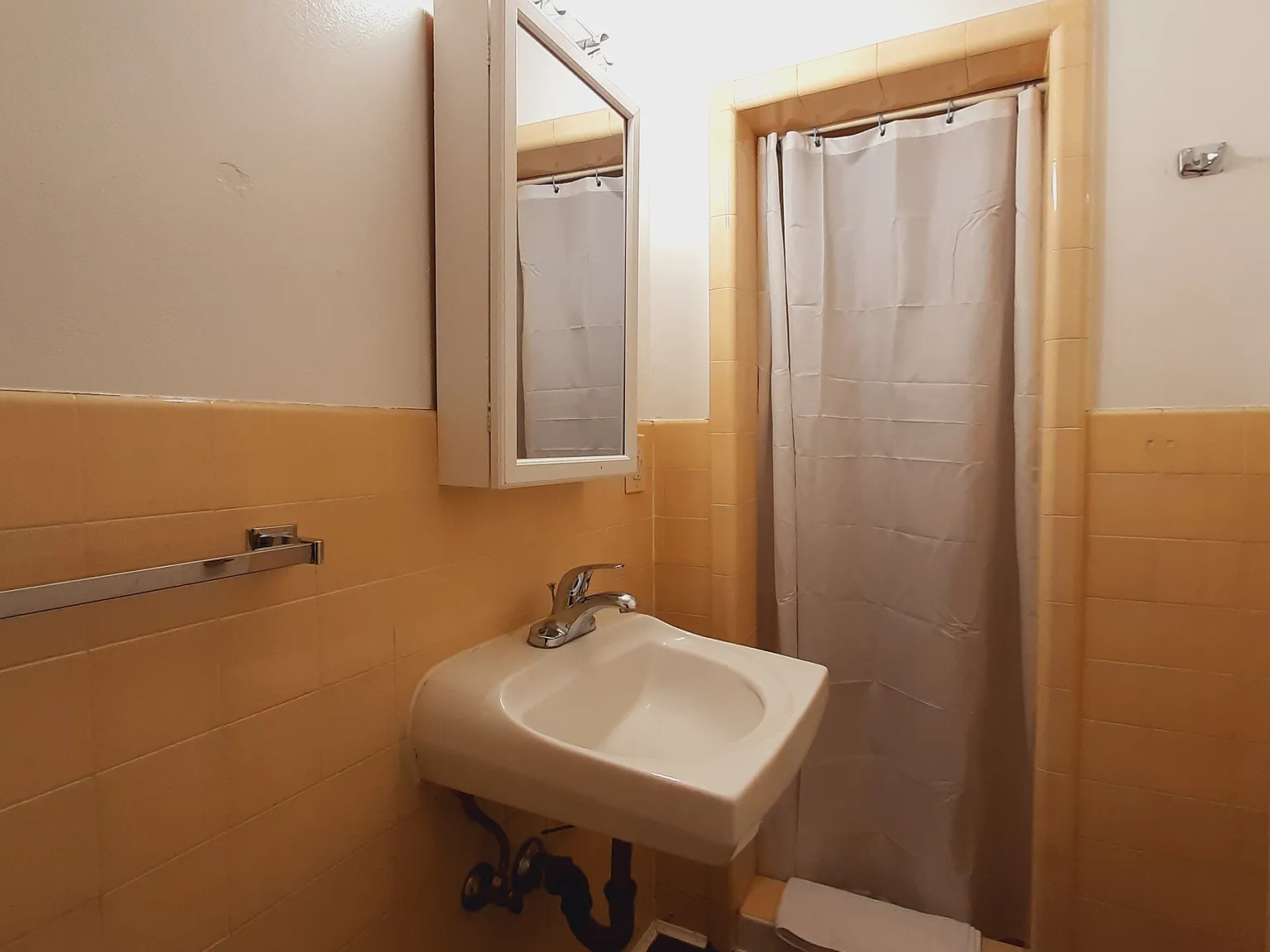 Studio, 400 sqft, $1,100 — Photo 3
