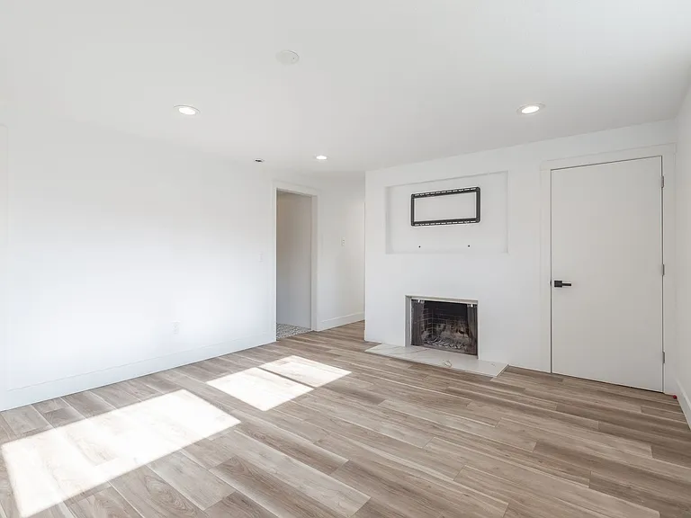 219 NW 19th Ave — Photo 21