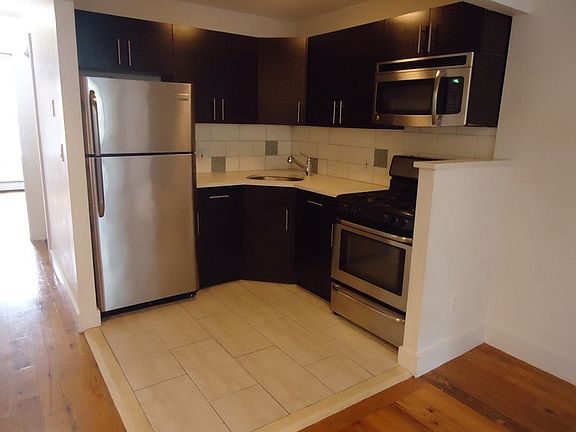 4th image of 298 Tompkins Ave APT 1