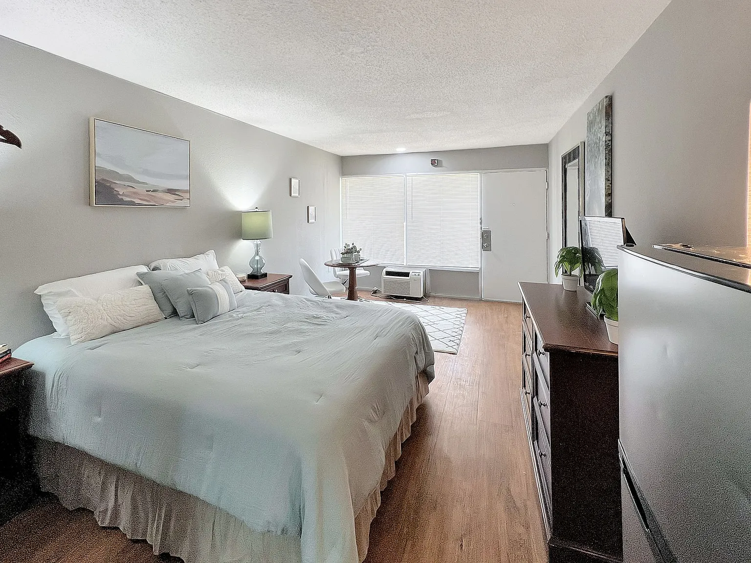 Flex Studio Apartments — Photo 4