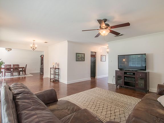5th image of 105 Dogwood Dr