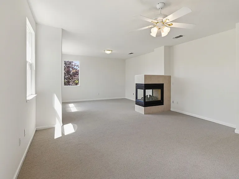 1050 Overland Pl — Photo 8