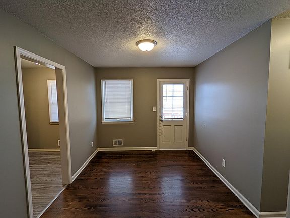 5th image of 805 NE Magellan Ave APT A