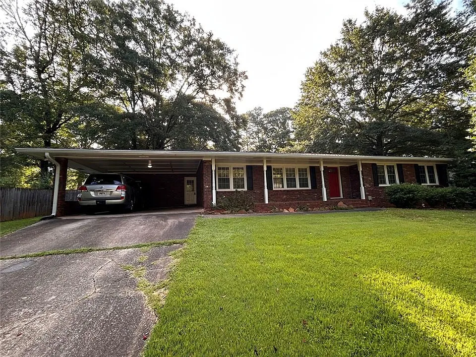 995 Melody Ln
