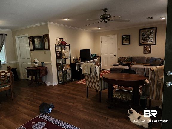 3rd image of 108 Roseland Cir