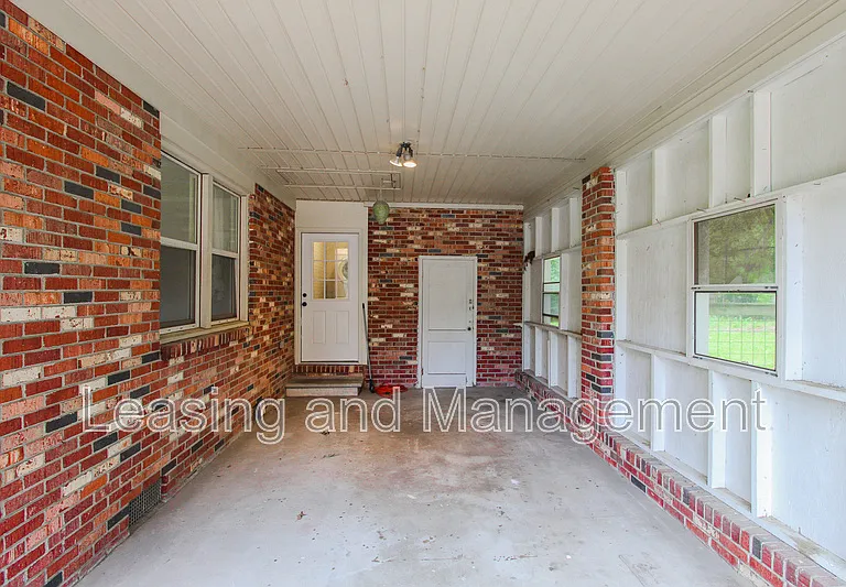 927 Holly Ct — Photo 21
