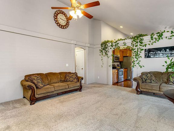 4th image of 1050 Worchester Dr