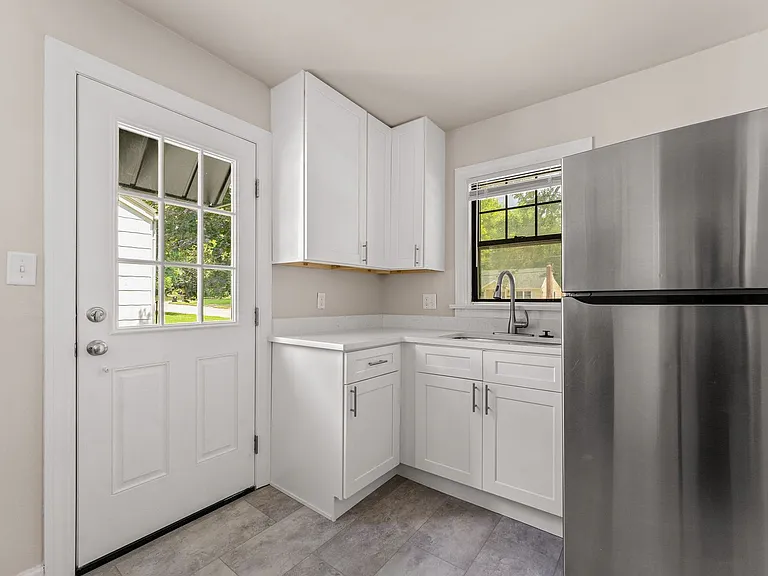 611 W Minota St — Photo 10