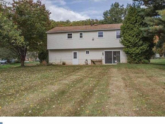 2nd image of 3206 Sylvan Dr