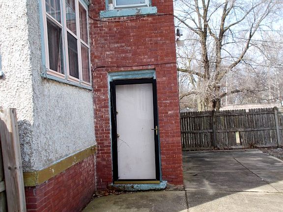 4th image of 1517 W Barker Ave