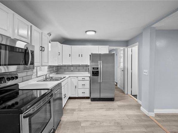 135 Lippitt Ave, Cranston, RI 02921