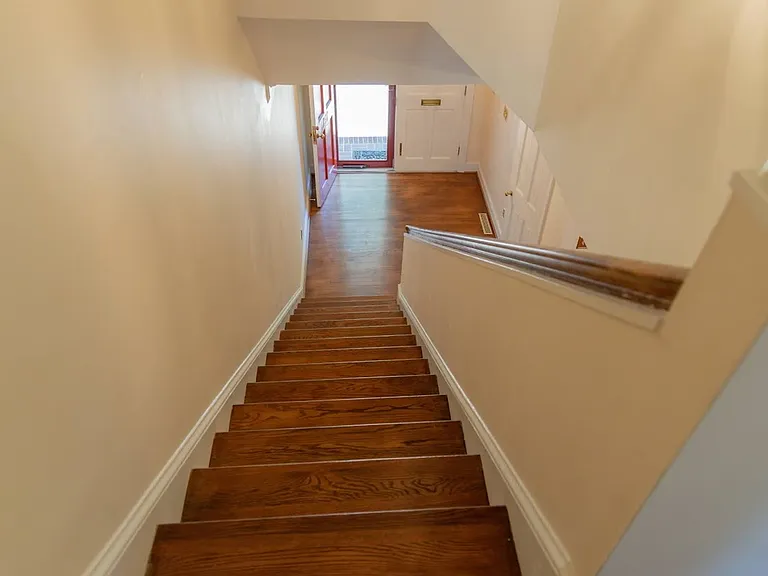 817 Botetourt Gdns — Photo 15