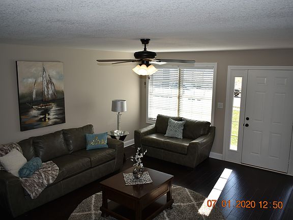 4th image of 225 Timbersprings