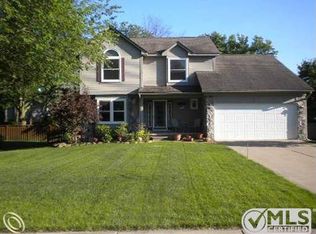 6021 Artesian Dr, Waterford, MI 48327