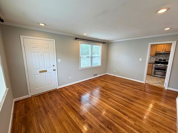 4th image of 6825 Westmoreland Rd