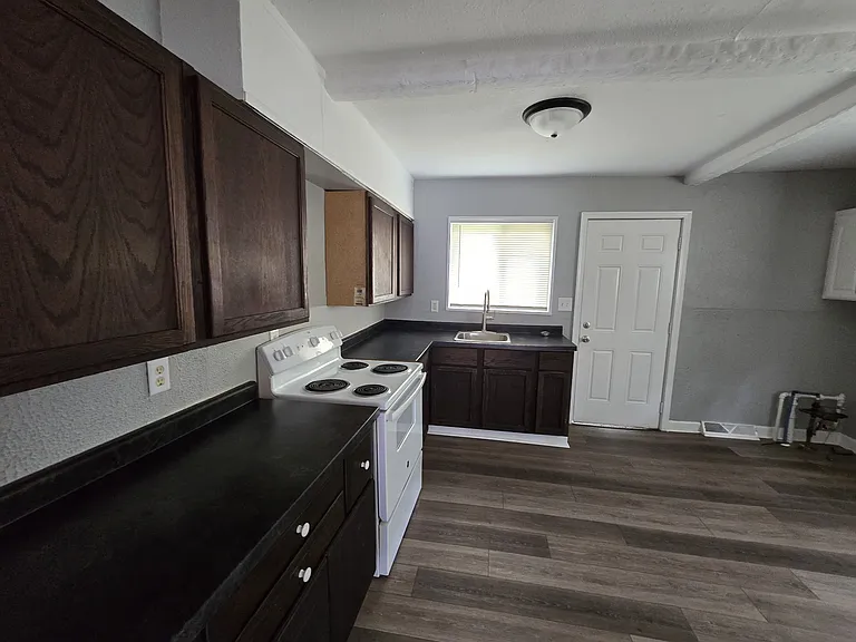 1010 Kinyon St — Photo 8