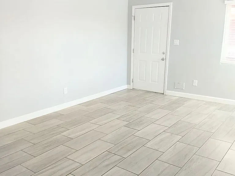 114 E Mariposa St #10 — Photo 3