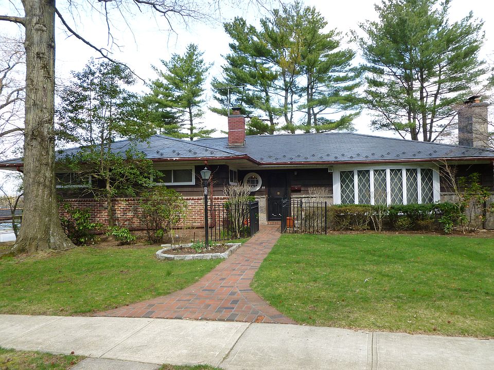 1st image of 83 Somerset Dr N