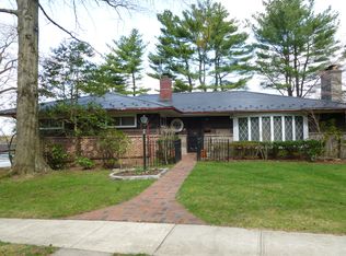 83 Somerset Dr N, Great Neck, NY 11020