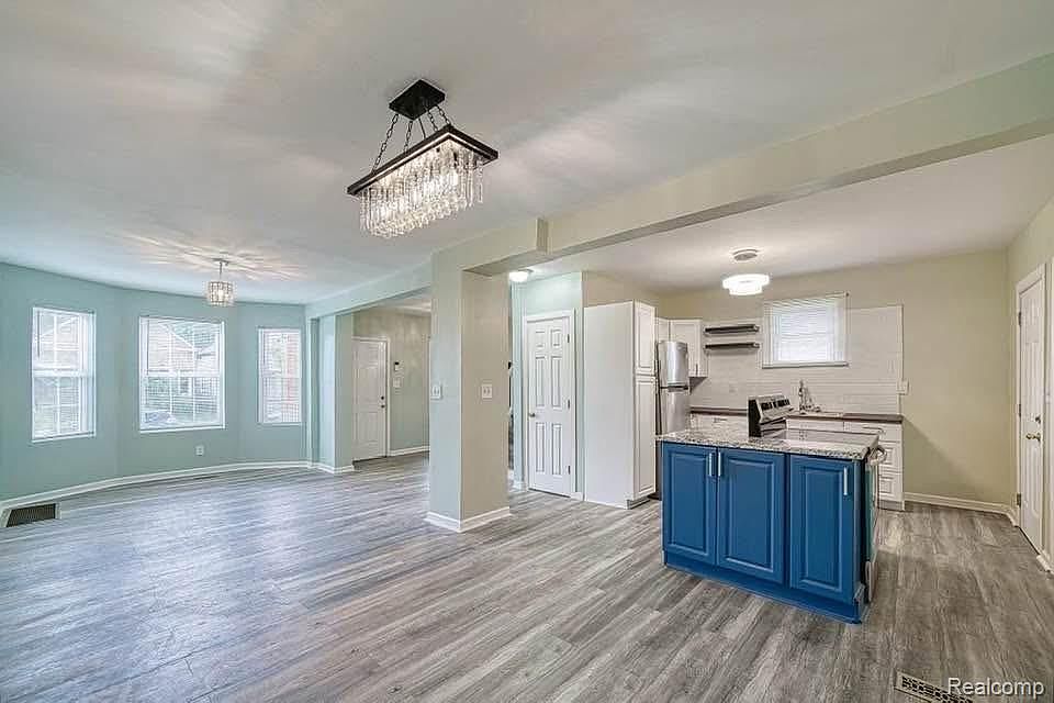 4868 Parker St, photo 6