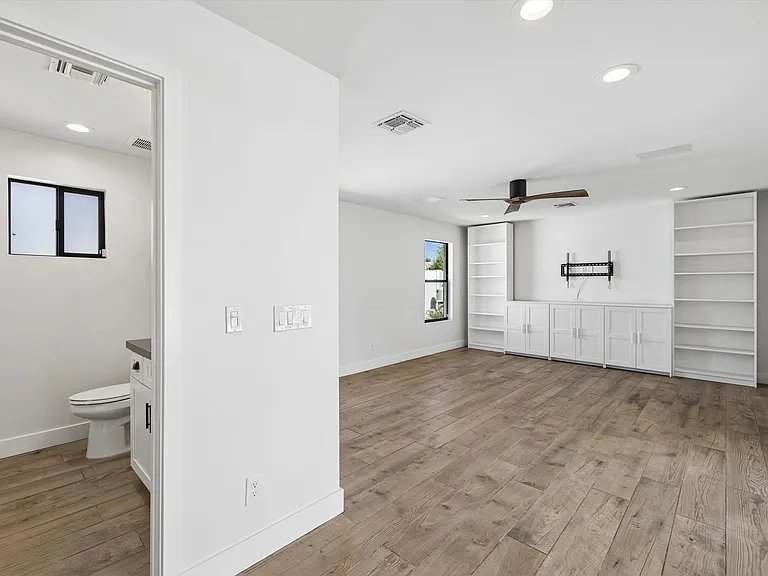 301 E Royal Palm Rd — Photo 18