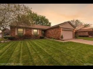 15700 Winter Park Dr, Macomb, MI 48044