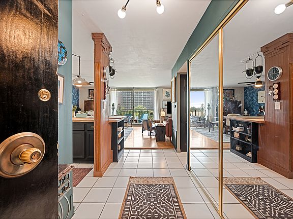 4th image of 6007 N Sheridan Rd APT 5J