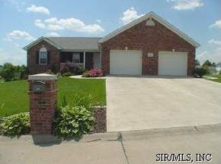 211 Osterhage Dr, Waterloo, IL 62298