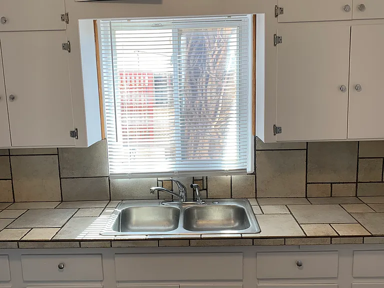 Spectacular 1 Bedroom Casita Near UNM - in Gorgeous, Private Compound — Photo 33