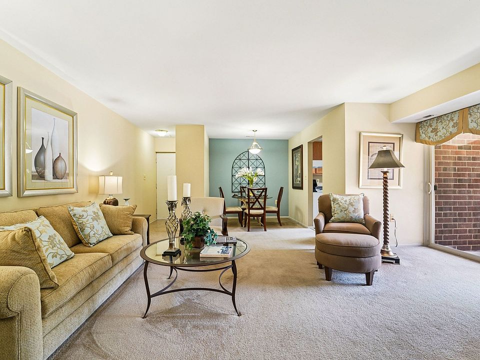 2 Bedroom 947 SF - Living/Dining Area