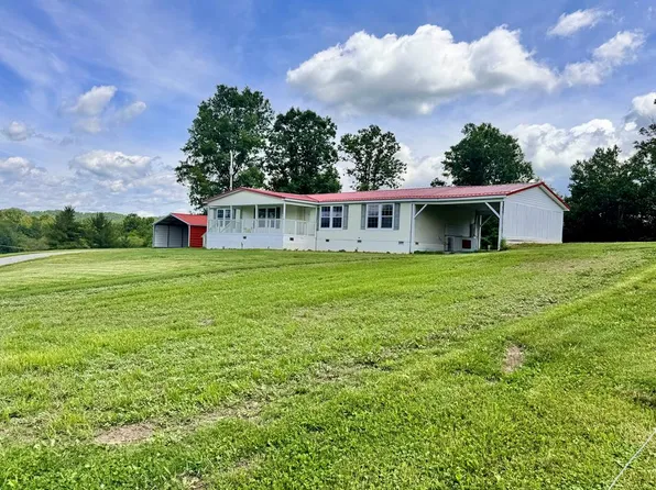121 Rockhouse Rd, Lester, WV 25865