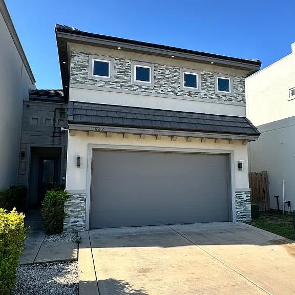 1822 Sunset Dr — Photo 1