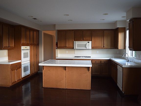 5th image of 29623 Maxmillian Ave