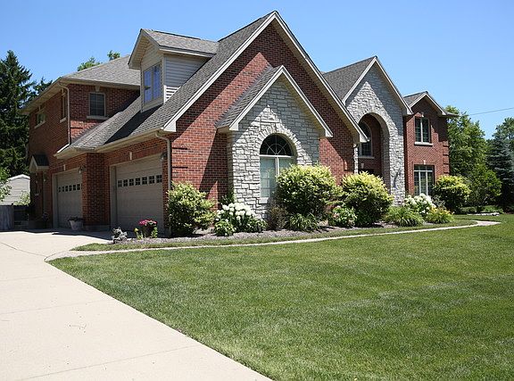 2nd image of 202 E Sunset Dr