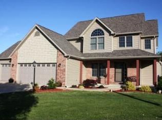 11 Long Grove Dr, Monticello, IL 61856