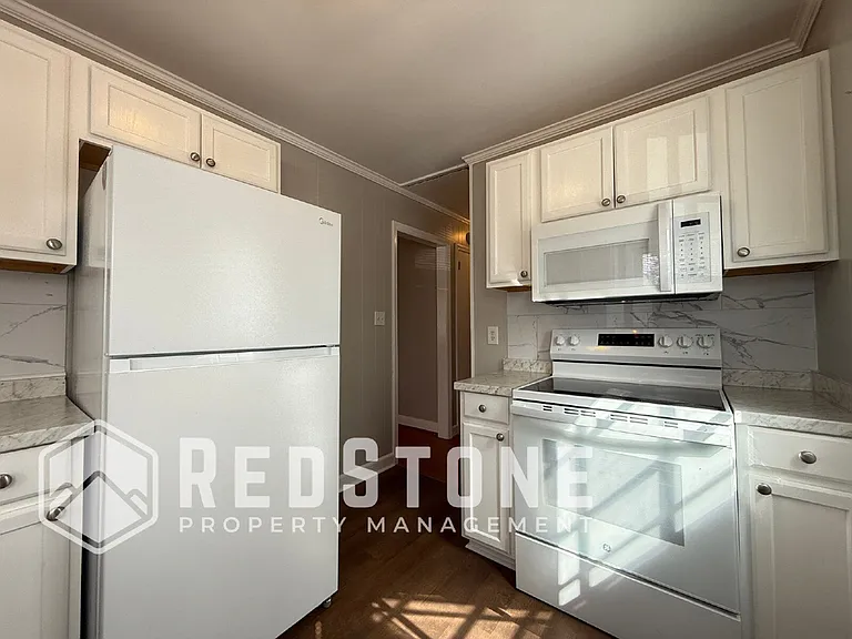 2120 Young St — Photo 4