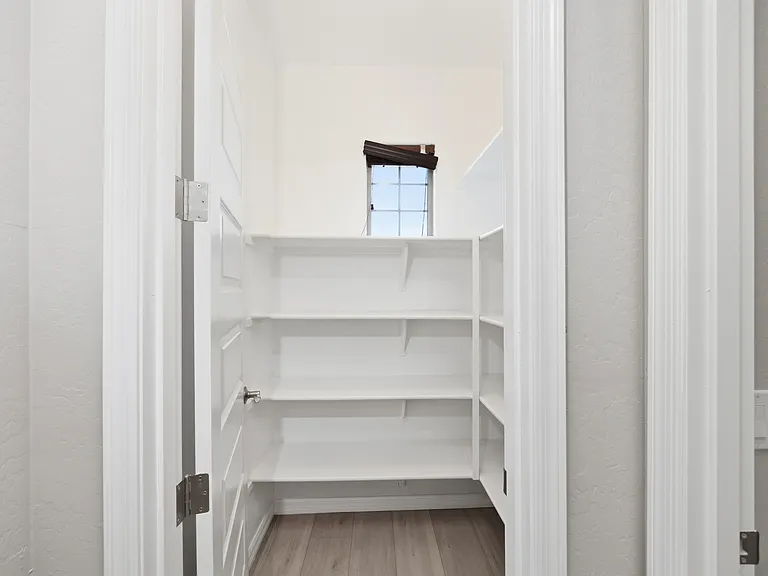 1039 E Boston St — Photo 18